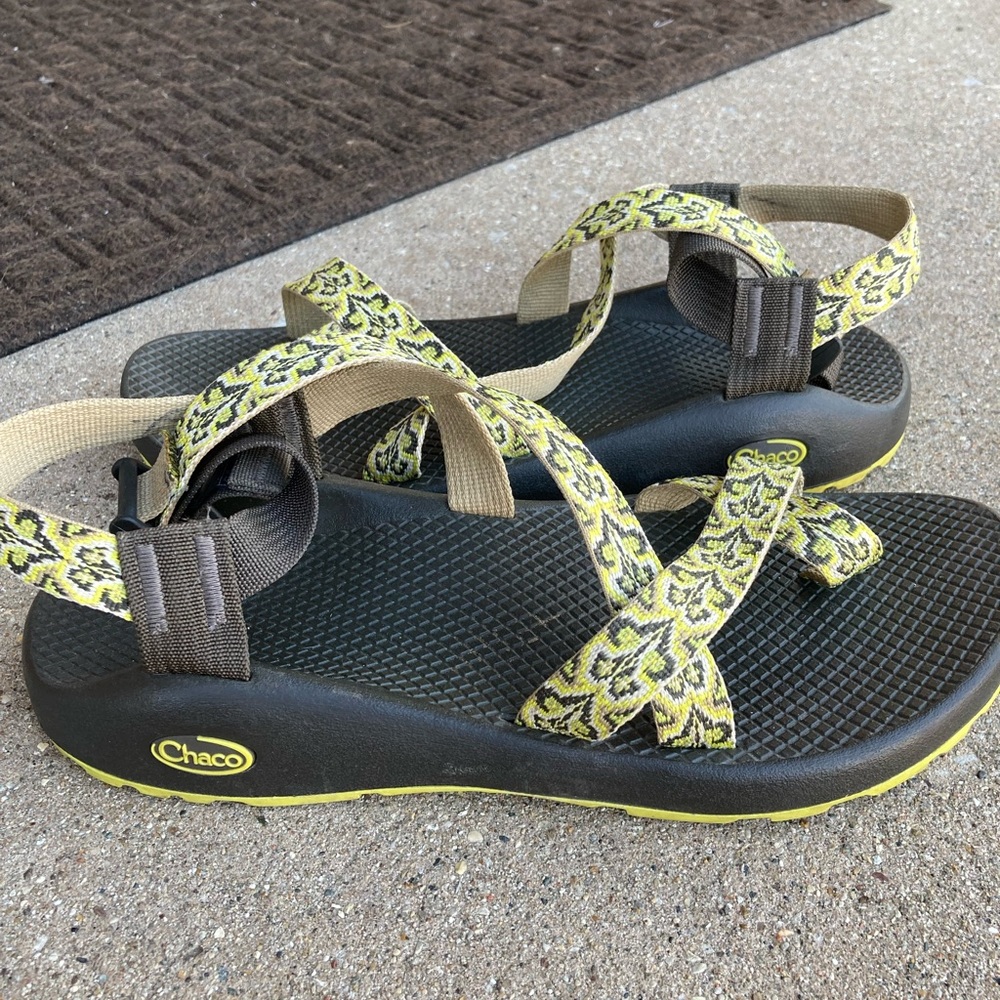Women’s Chacos Size 10